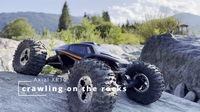 crawling on the rocks - Axial XR10