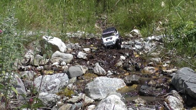 Axial SCX10 - exploring the wild