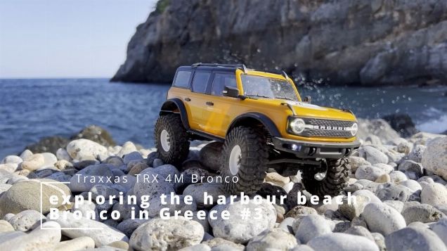 exploring the harbour beach - Traxxas TRX-4M Bronco in Greece #3
